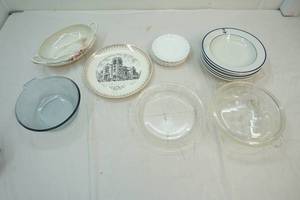 lot 127 image: glass pie plate and casserole dishes