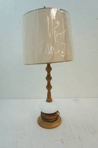lot 135 image: table lamp