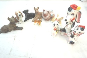 lot 20 image: dog figurines