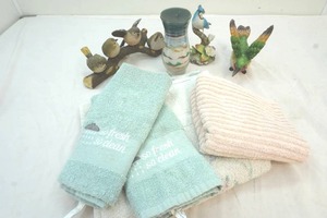 lot 147 image: bird figurines and bath towels