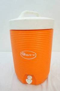 lot 163 image: Gott insulated drink dispenser