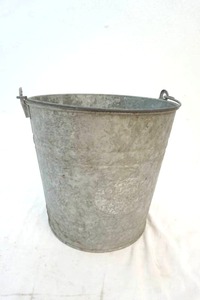 lot 164 image: galvanized steel 2 gal bucket