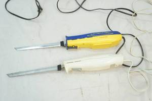 lot 203 image: electric knives