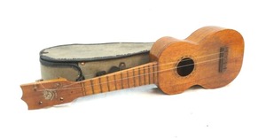 lot 212 image: Ukulele