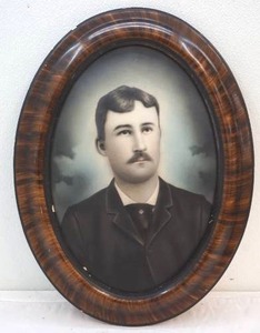 lot 242 image: vintage bubble photo in frame 24 oval