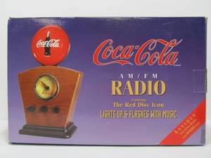 lot 21 image: Unused COCA COLA Vintage Style Radio in Box