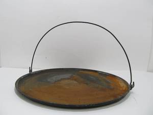 lot 24 image: Antique Cast Iron Round Griddle wBail Handle