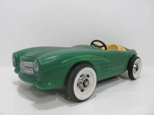lot 54 image: Larger Size 16 Vintage IRWIN Toy Mercedes 