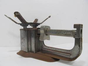 lot 58 image: Vintage 1920s Era TRINER GroceryProduce Scale