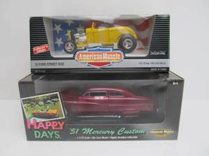 lot 73 image: 2 American Muscle Diecast Metal 118 Scale Cars - Happy Days