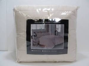 lot 26 image: Brand New King Size Alternative Down Comforter