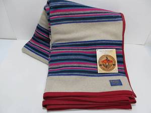 lot 28 image: Brand New PENDLETON Wool Indian Friendship Blanket