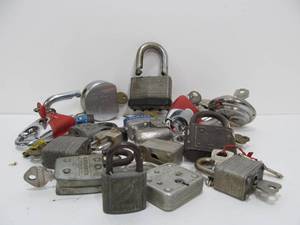 lot 41 image: Large Group of Locks with Keys