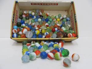 lot 43 image: Nice Estate Lot of Old Vintage Marbles