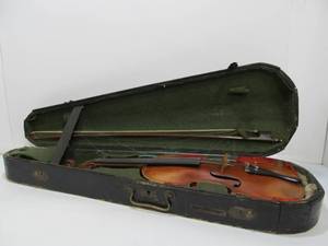 lot 48 image: Signed Antique Jacobus Stainer Violin wEarly Wood coffin Case & Bow