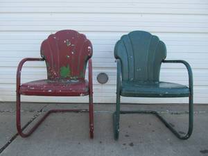 lot 109 image: Pair of Old Vintage Painted Metal Porch Spring Chairs