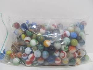 lot 132 image: Bag FULL of Very Nice Vintage Marbles #1