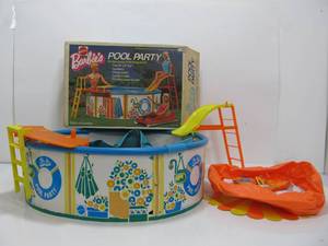 lot 139 image: Vintage Early 70s BARBIES POOL PARTY Playset wOriginal Box