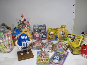 lot 151 image: LARGE Lot of 80s-90s NOS Unopened M&ampM Collectibles