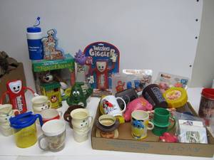 lot 152 image: Large Lot of Vintage etc FoodCandy Advertising Collectibles 