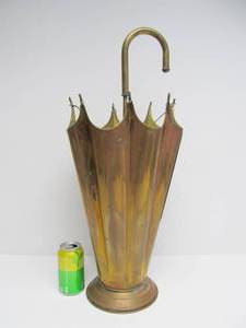 lot 165 image: Nice Mid Century Brass Umbrella Stand