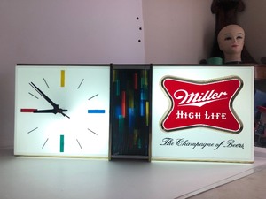 lot 7 image: Vintage 1960s MILLER HIGH LIFE Lighted Beer Sign wClock