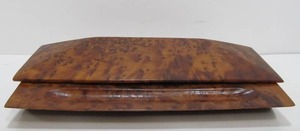 lot 209 image: Beautiful Vintage Hand Carved Burled Wood Box