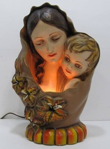 lot 243 image: Mid Century 1960s Chalkware Figural Mother & Child Sculpture Lamp