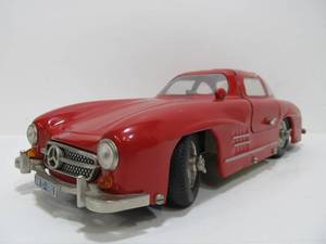 lot 249 image: Excellent Quality MARKLIN Tin Toy Car