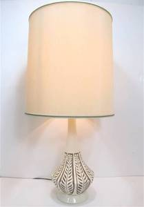 lot 252 image: Mid Century Boho Style Ceramic Base Lamp with Shade