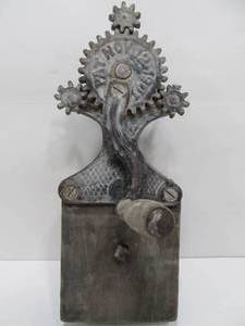 lot 254 image: Antique Cast Iron Hand Crank Rope Winder