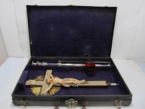 lot 256 image: Large Original Vintage 1920s Crucifix wStand & Carrying Case