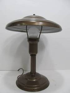 lot 259 image: Mid Century Metal UFO Style Desk Lamp