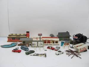 lot 287 image: Nice Lot of HO Train Accessories