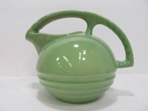 lot 292 image: Mid Century RED WING Art Pottery Ball Pitcher - Green