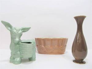lot 294 image: Mid Century RED WING Art Pottery Planters & Vase