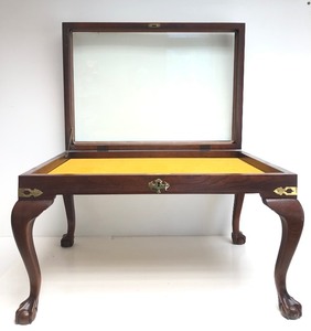 lot 310 image: Excellent Quality Beveled Glass Top Display Case Table