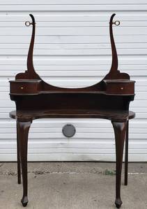 lot 323 image: Quality Vintage Wood Vanity Desk