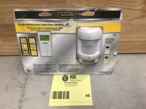 lot 48 image: Defiant 7-Day SunSmart Digital Programmable Light Timer with Motion Sensor 49820 Customer Returns See Pictures