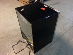 lot 109 image: Magic Chef 44 Bottle Dual Zone Wine Cooler in Stainless Steel Customer Returns See pics