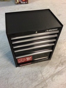 lot 105 image: Husky 26.5 in. W x 18 in. D Standard Duty 4-Drawer Rolling Tool Cabinet in Gloss Black Customer Returns See Pics