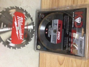 lot 70 image: Lot of 7 diamond tile blade and Milwaukee 7 wood blade customer return see pictures