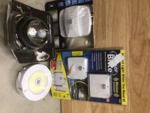 lot 76 image: Lot of outdoor patio motion activated lights