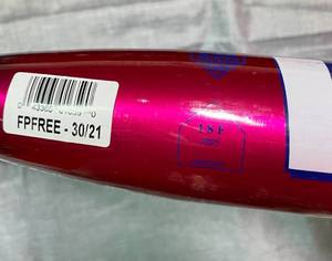 lot 106 image: 2 Worth FPFREE 3021 Metal Official Softball Bats