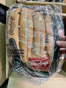 lot 178 image: Lot of 12 Rawlings 12 Baseball Gloves