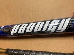 lot 282 image: 2 Worth SBPCX 3426 Prodigy Softball Bats