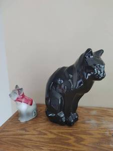 Pair of decorative cats