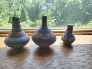 3 Southwest-style pottery drinking vessels