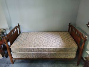 Bassett Furniture Industries twin-size bed