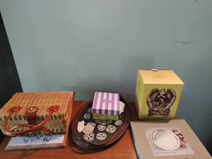 Collection of dcor and serving ware